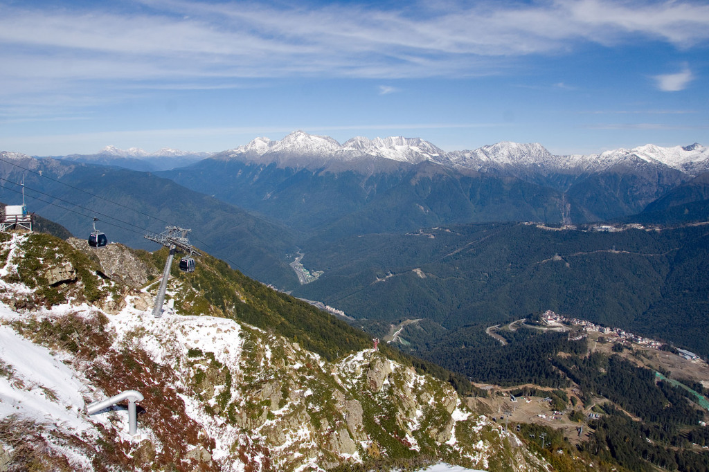 Vom Rosa Pik aus hat man einen tollen Ausblick auf die anderen Gipfel des Kaukasus.