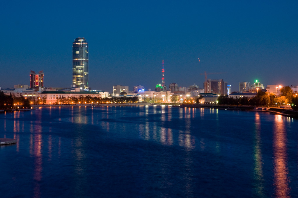 Das Zentrum von Jekaterinburg am Abend