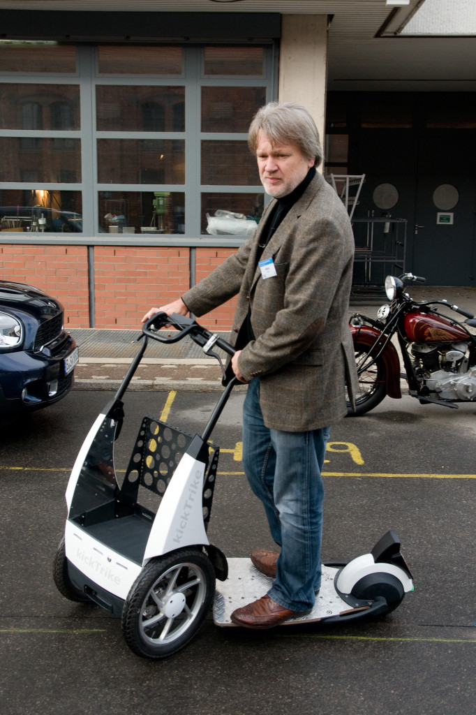 Sehr interessante Erfindung, das Kick-Trike - Verkehrsmittel der Zukunft?