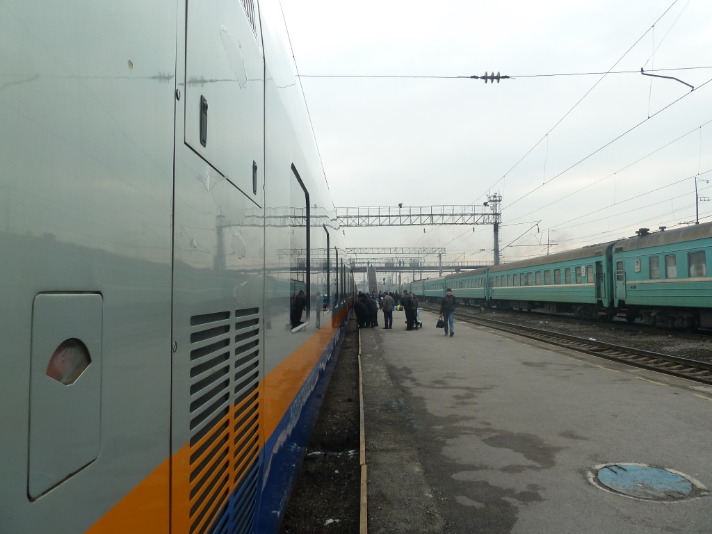 Talgo nach Astana. Diese Züge sollen bald den Großteil der älteren Züge ersetzen.