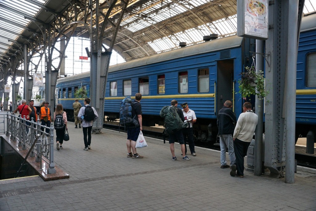 Unser Wagen im Zug von Lemberg nach Moskau vor der Abfahrt in Lemberg.