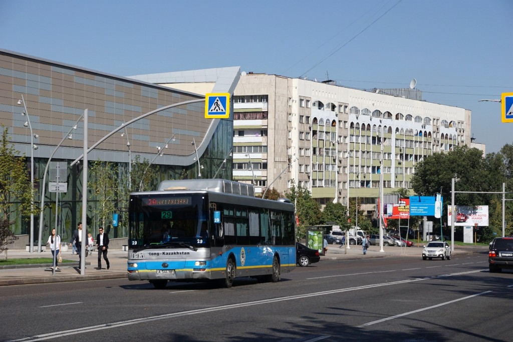 In der modernen Innenstadt von Almaty