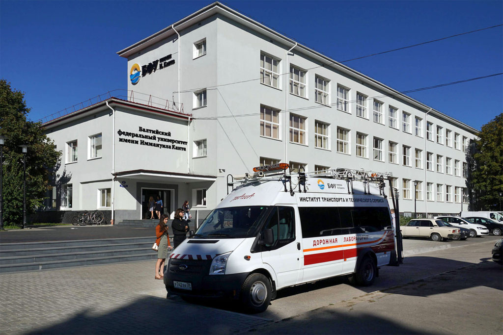 Straßeninspektionsfahrzeug der Baltischen Universität in Kaliningrad