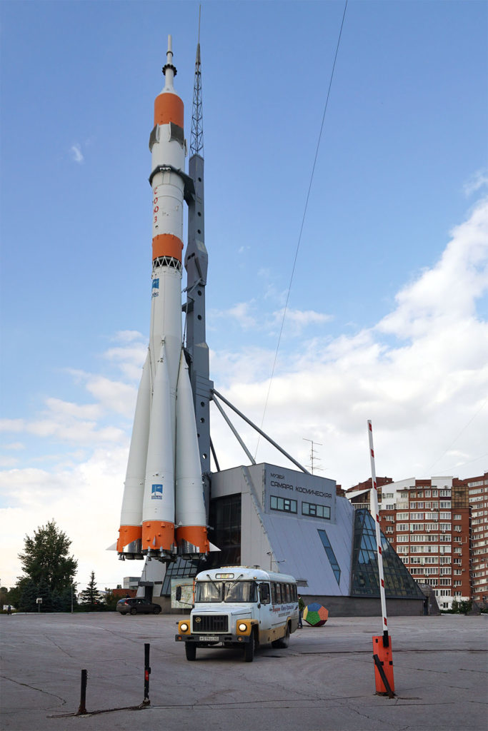 Kosmosmuseum und unser Bus der SamGUPS